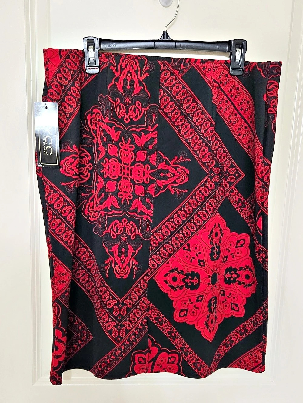 NYCC Patterned Mini Skirt Black & Red Size 1X NWT